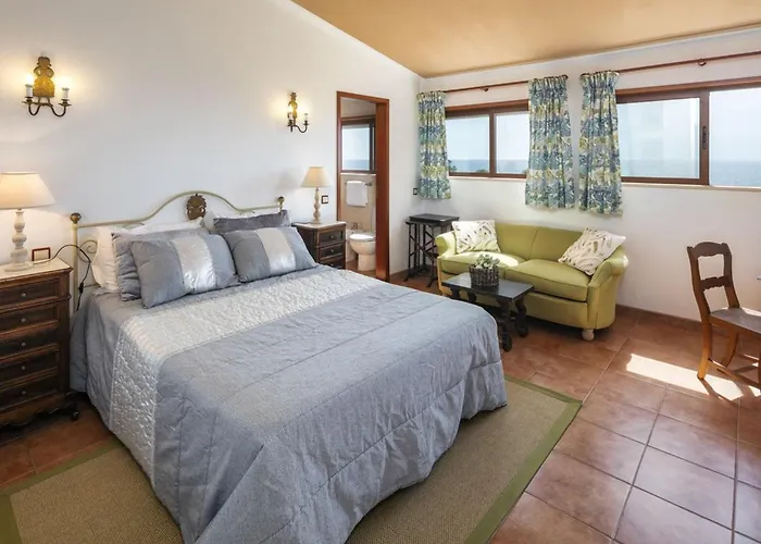 Vila Stunning Oceanview Algarve Villa 12 Bedrooms Quinta Beachfront Marinha