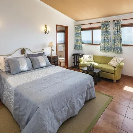 Вилла Stunning Oceanview Algarve 12 Bedrooms Quinta Beachfront Marinha