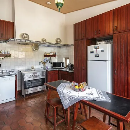 Stunning Oceanview Algarve 12 Bedrooms Quinta Beachfront Marinha Лагоа